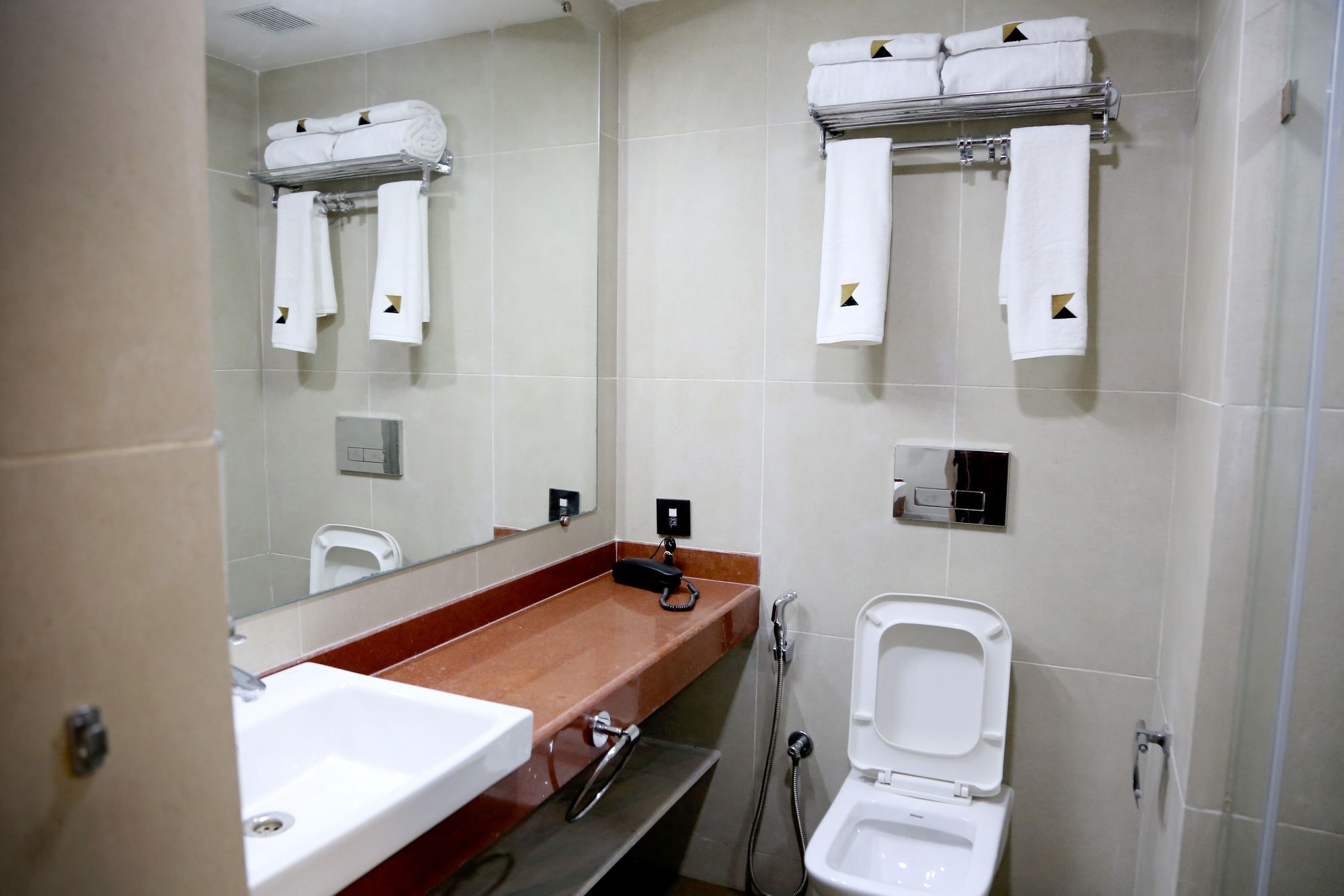 Hotel Mumbai House Andheri East, Mumbai Luaran gambar
